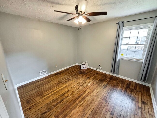 Building Photo - Spacious 3 BR/2 BA in Powder Springs!