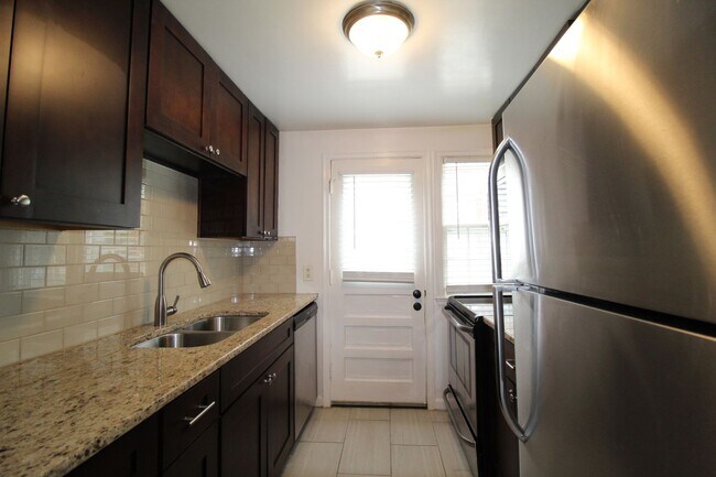 Building Photo - 2702 Howell Terrace