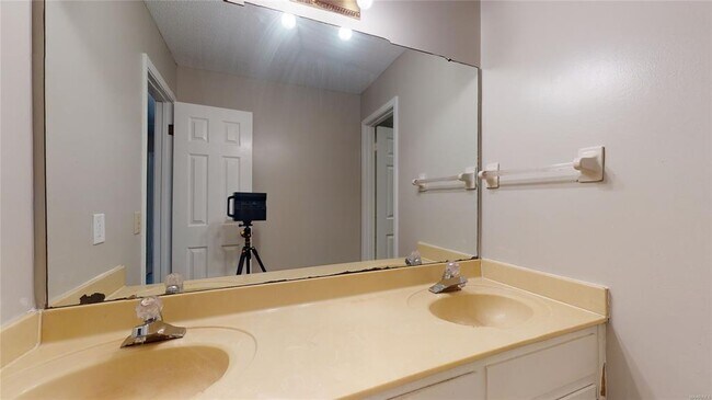 Building Photo - 1806 Heatherton Dr