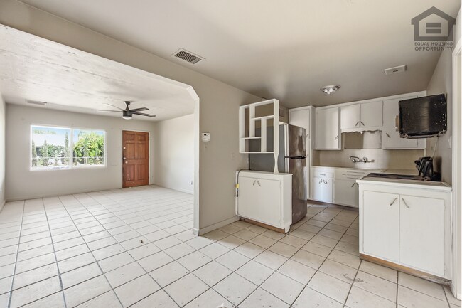 Building Photo - 6532 N 19th Dr