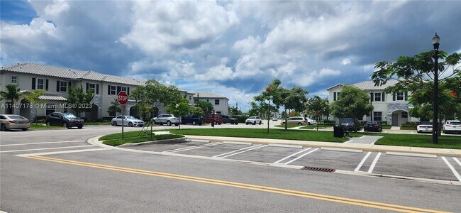 Building Photo - 2708 SE 15th Ct