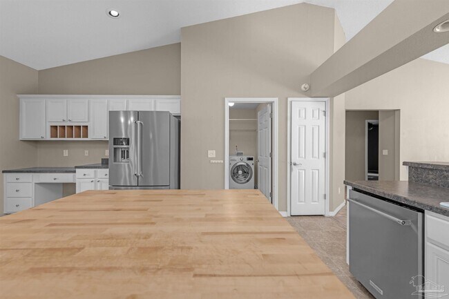 Building Photo - 1484 Longbranch Dr