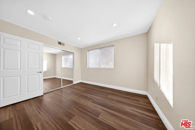 Building Photo - 11063 Cumpston St