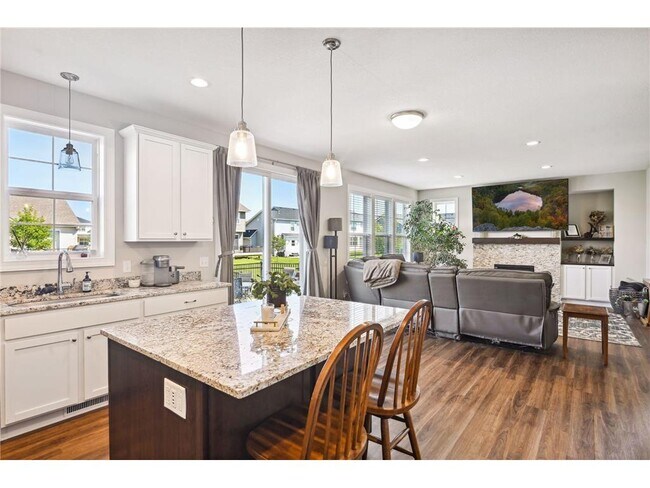 Building Photo - 6303 Jensen Ave S