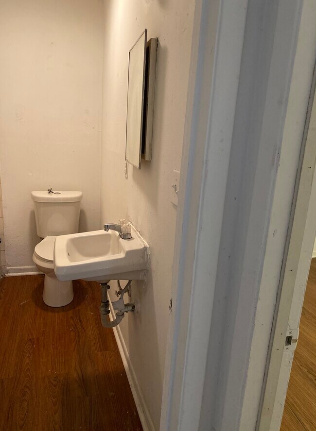 Building Photo - 306 W Valley Rd