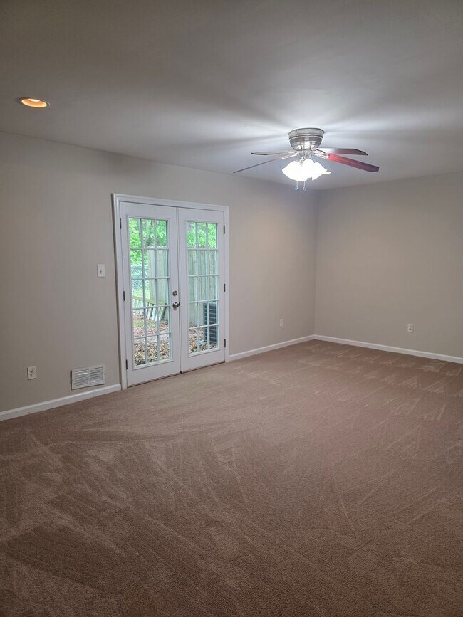 Building Photo - Twin Home in Saddlebrook