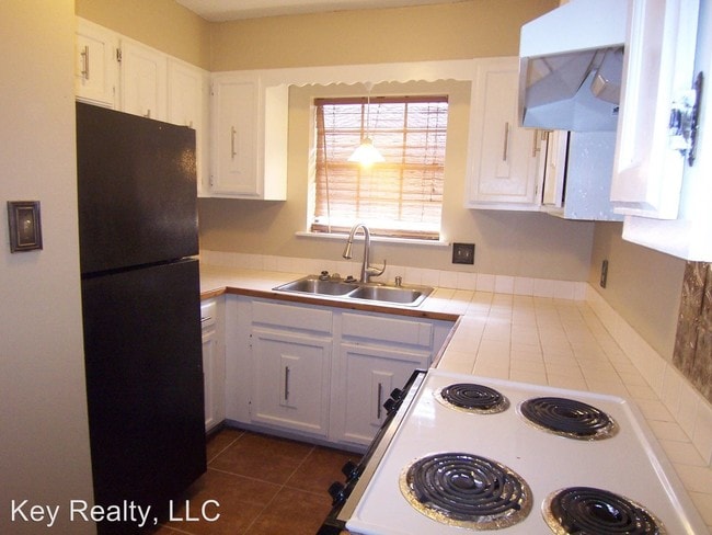 Building Photo - 4041 Charleston Cir