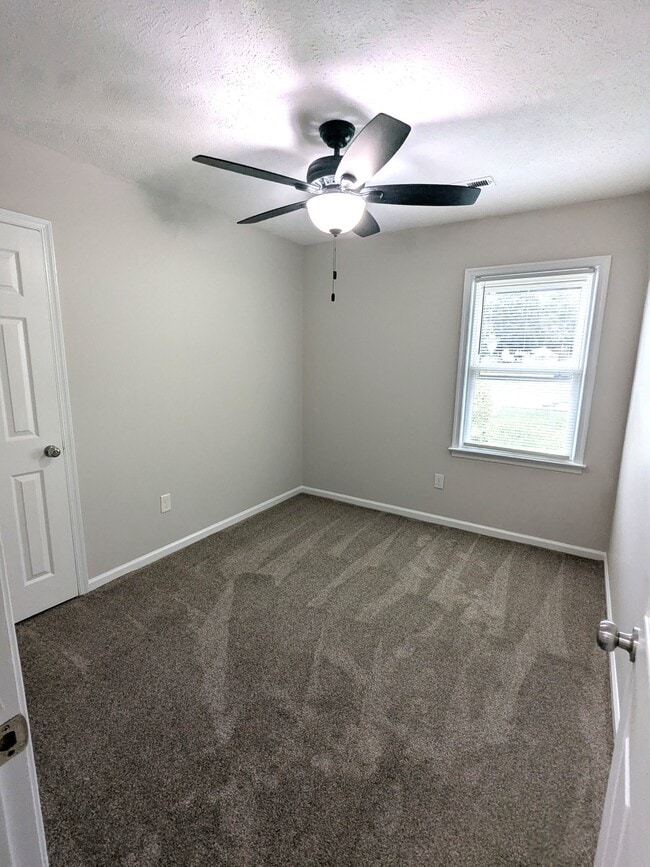 Building Photo - 107 Sandy Lake Dr