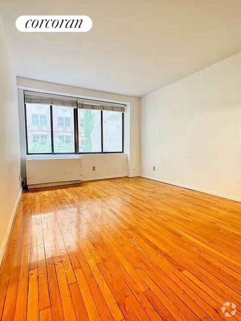 Building Photo - 306 Mott St