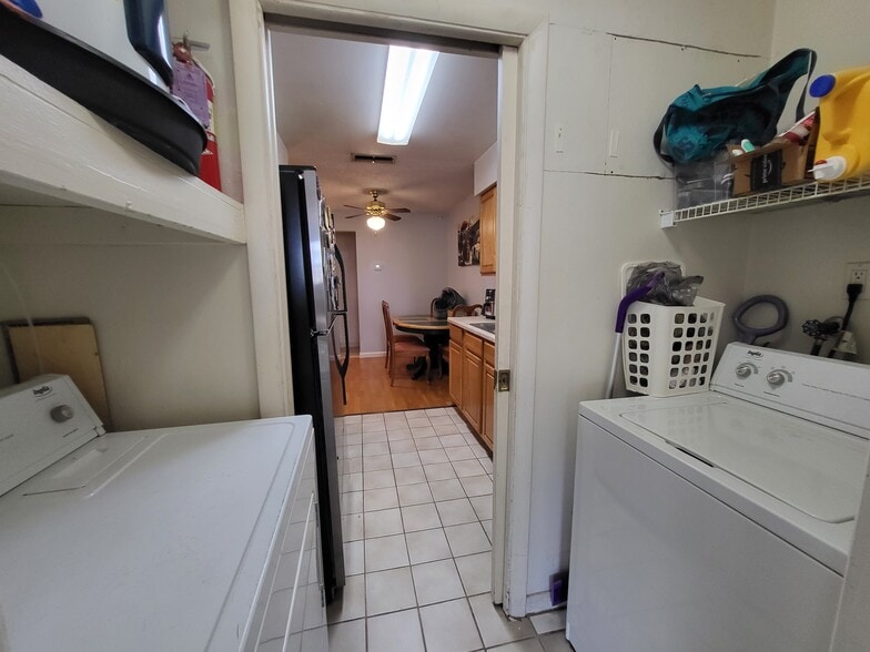 Washer/ dryer in utility room - 1210 E Jackson St