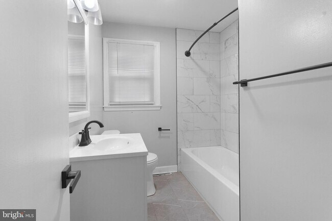 Building Photo - 950 Central Ave