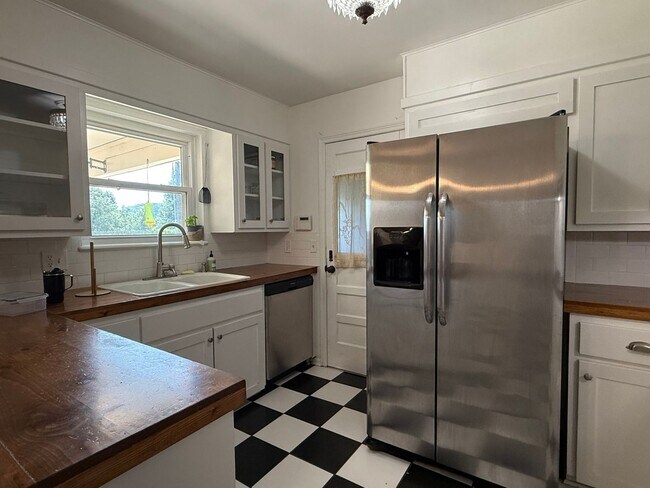 Building Photo - Spacious 4BR House in Tulsa