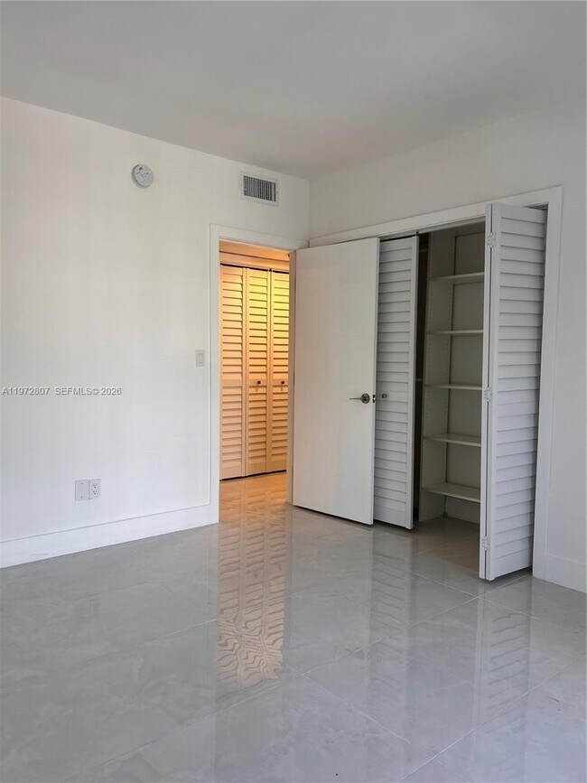 Building Photo - 2430 NE 135th St