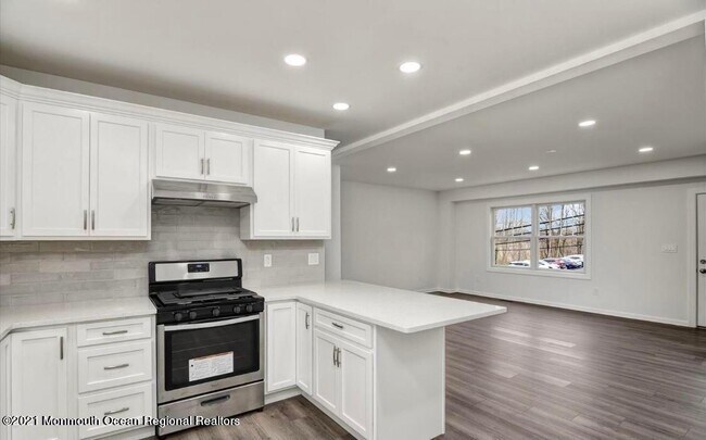 Building Photo - 8 Ravine Dr