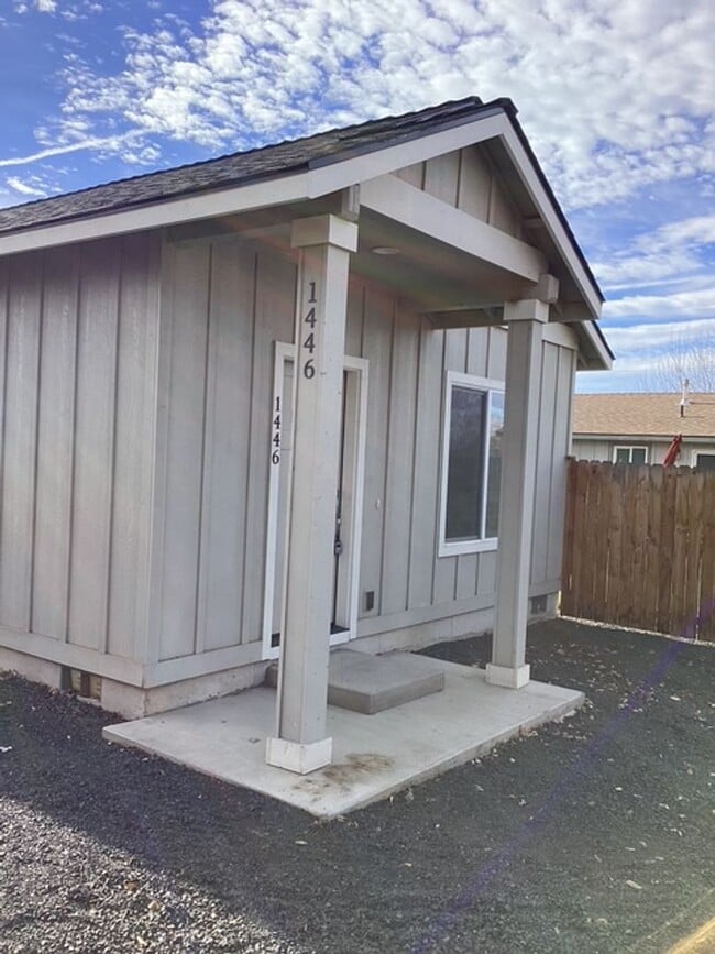 Building Photo - 1444 NW Canyon Dr