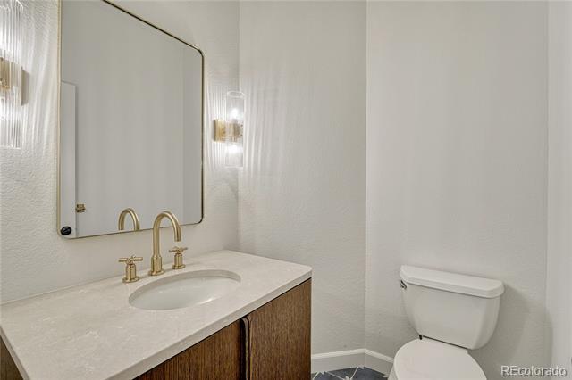 Building Photo - 9885 Greensview Cir