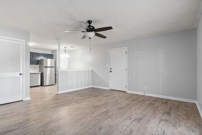 Building Photo - Renovated Two Bedroom Outside Gate 1!