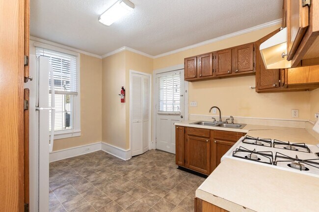 Building Photo - Four Bedroom Home!