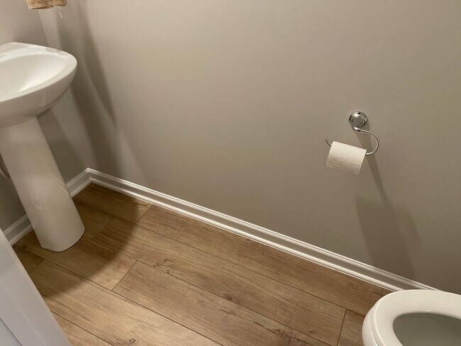 Building Photo - Spacious, Stylish, and Ready for You!