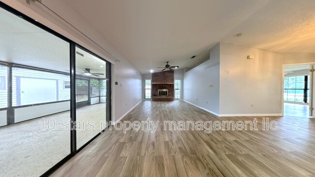 Primary Photo - 601 Stone Dr