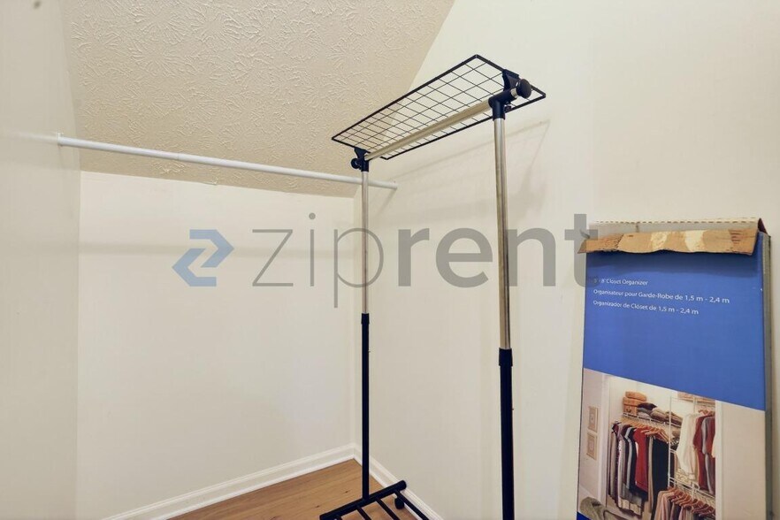 Building Photo - Unit 1