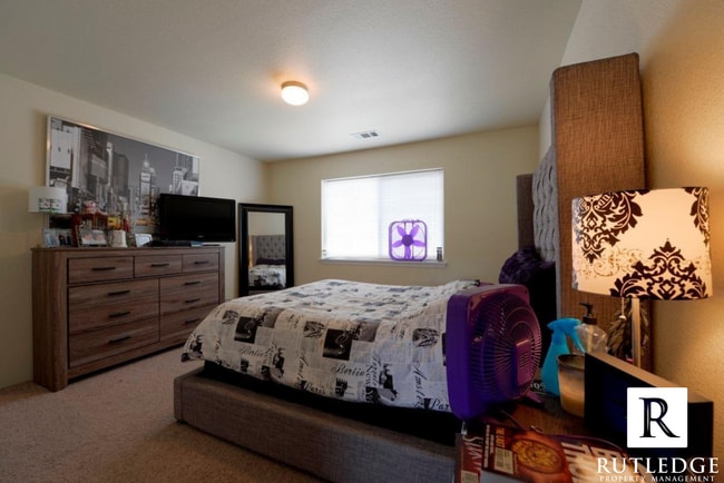 Building Photo - 3 bedroom 2 1/2 bath, 1245 sq. ft., townho...