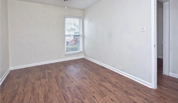 Building Photo - 2401 Manor Rd