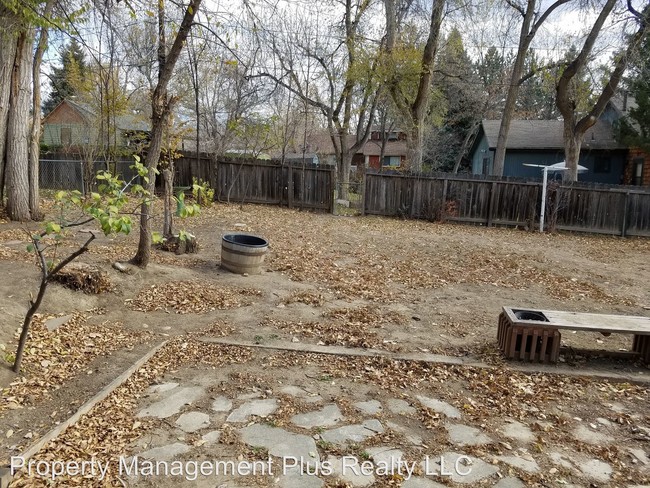 Building Photo - 3 br, 1 bath House - 156 Sunset