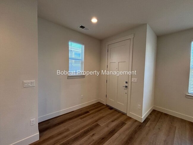 Building Photo - 1287 Grove St