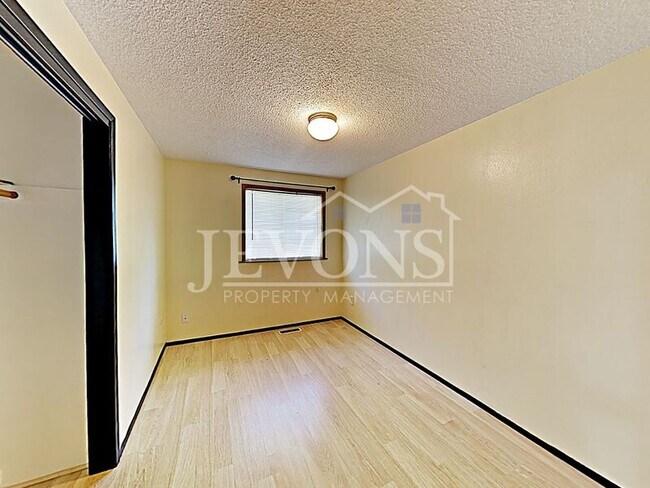 Building Photo - 151 Vista Ln