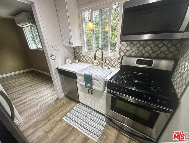 Building Photo - 1552 Crater Ln