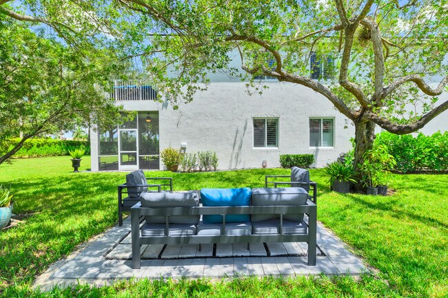 Building Photo - 4661 Manderly Dr
