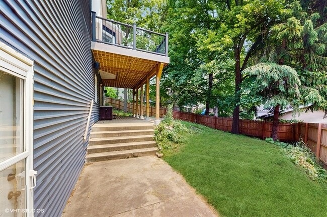 Building Photo - 137 Forest Ave