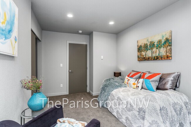 Building Photo - 3078 SW Avalon Way