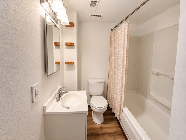 Building Photo - Updated 2BR Upper Duplex with Private Deck | Cross Plains