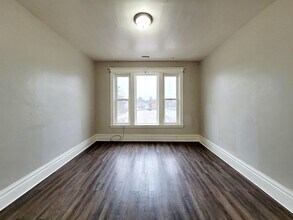 Building Photo - 440 Leonard St NW