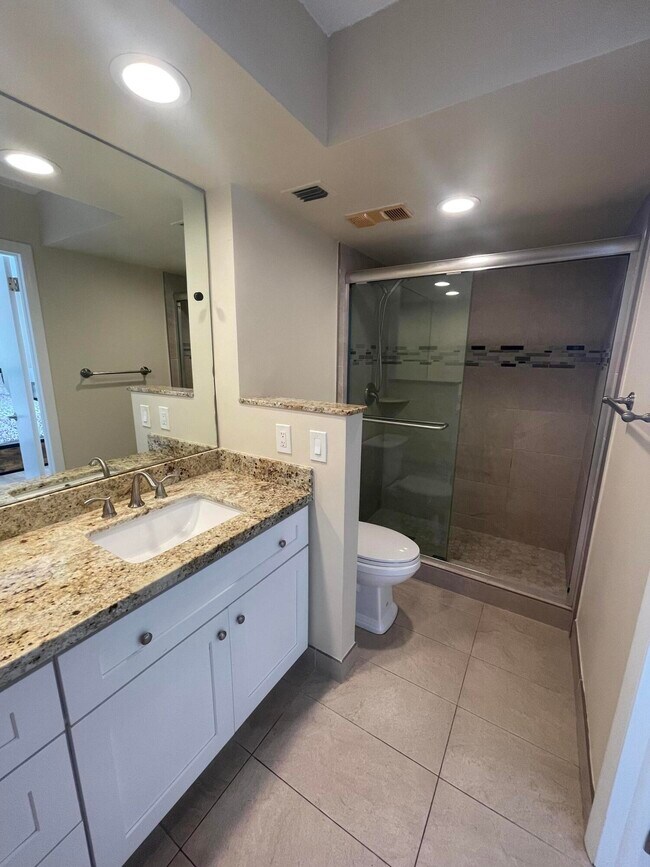 Building Photo - 450 Egret Cir