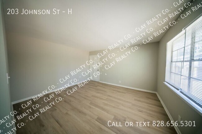 Building Photo - 203 Johnson St