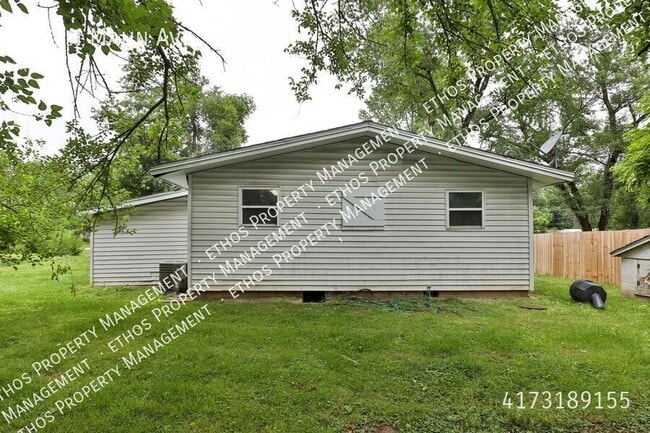 Building Photo - 512 N Mahn Ave