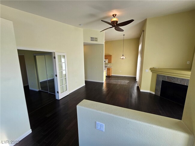 Building Photo - 2305 W Horizon Ridge Pkwy