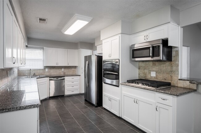 Building Photo - 809 Newport Blvd