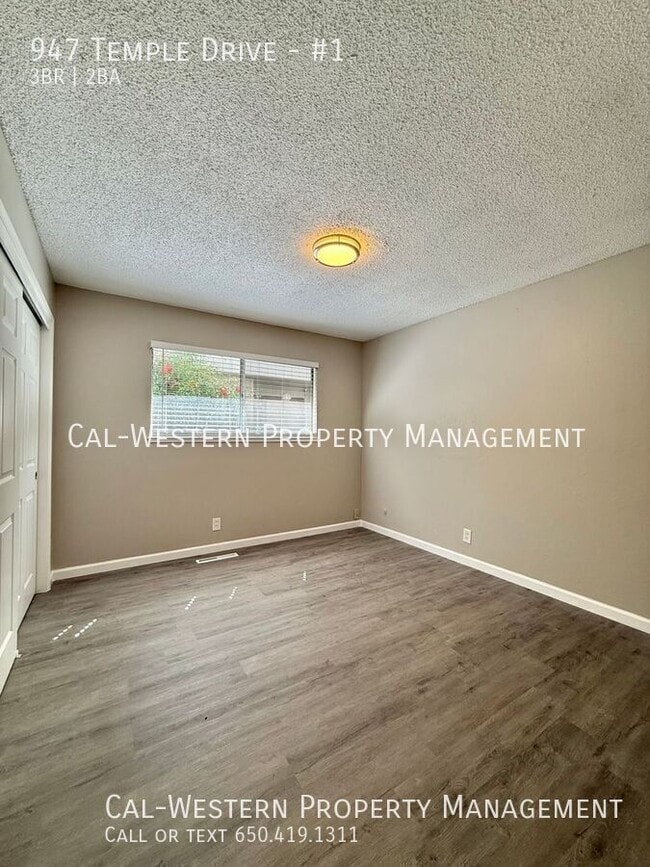 Building Photo - 947 Temple Dr