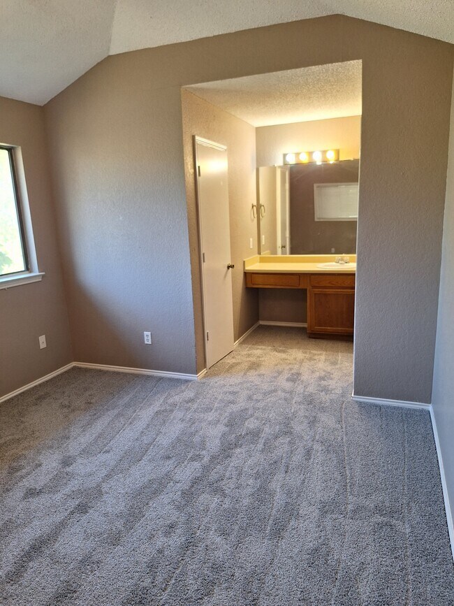 Building Photo - 4525 Compass Ct
