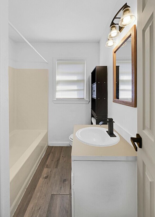 Building Photo - Cozy 2 BD 1 BA Home in Waco