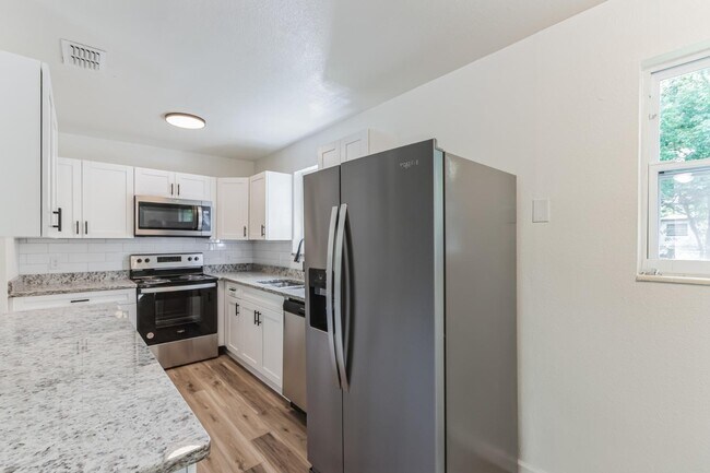 Building Photo - 4818 Dallen Lea Dr