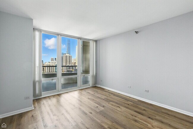 Building Photo - 345 N LaSalle St