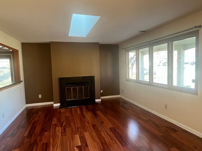 Building Photo - 1748 Brookdale Rd