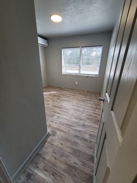 Building Photo - 5321 NE 29th St