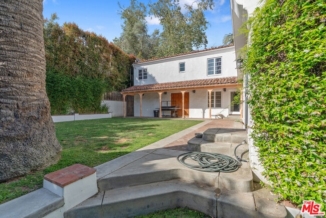 Building Photo - 221 S Beverly Glen Blvd