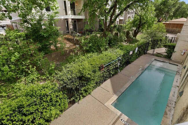 Building Photo - 3102 Kings Rd